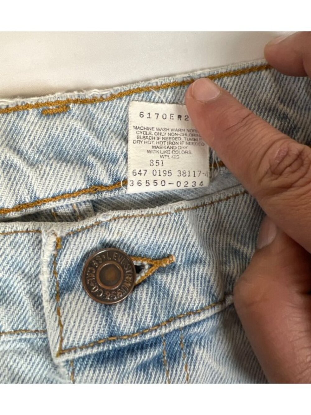 Vintage Levis 550 Mens 36 Light Wash Denim Jean Shorts Distressed Orange Tab 90s - Picture 6 of 13
